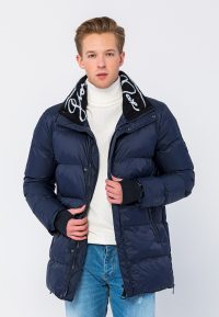GI995818201.jpg